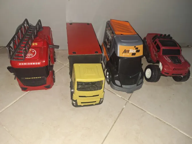 4 Carros em ótimo estado. Lote. 