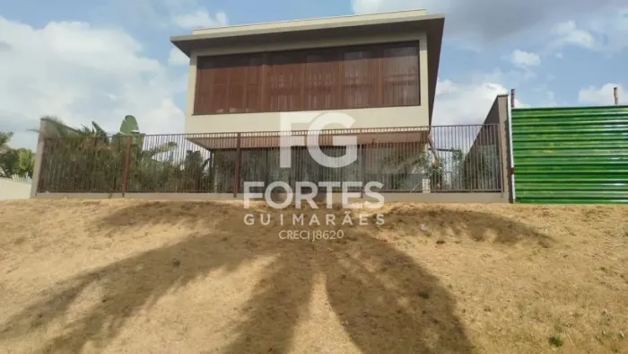 Linda Casa em Condomínio Fechado no Bairro Residencial Alto do Castelo com 4 Quartos de 36