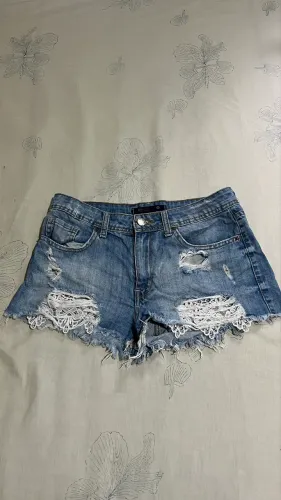 Short Jeans com Renda 