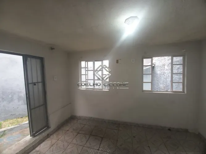 Casa com Terreno de 6x40m de Dimensão, à Venda por R$695.000,00
