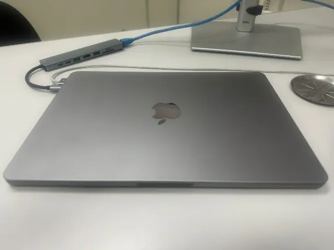 MACBOOK M2 256GB
