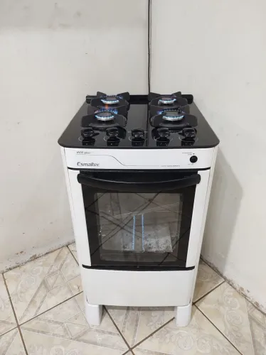 Vendo fogão Esmaltec 4 bocas elétrico