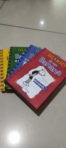 Kit 4 Livros Diário De Um Banana - Volumes 1 Ao 4 (Capa Dura)