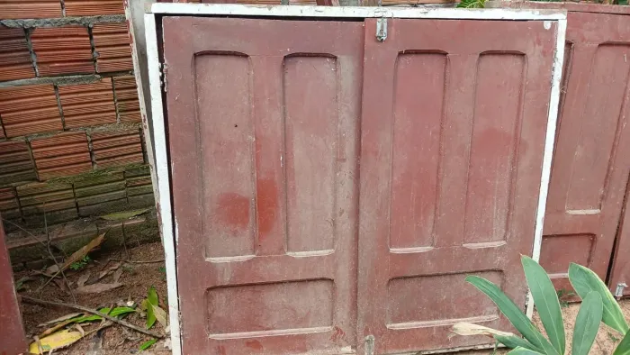 Porta e janelas com caixilhos 