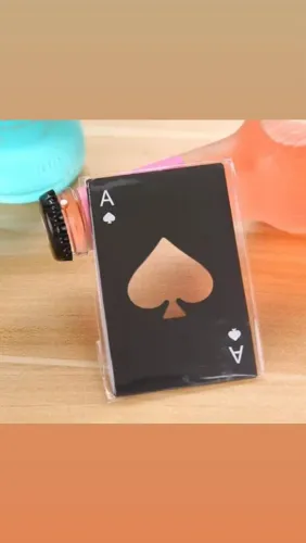 Abridor de garrafa estilo carta de baralho