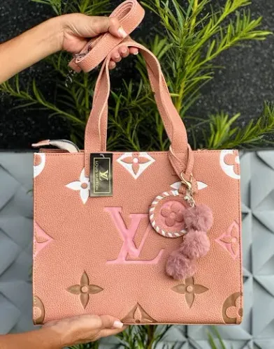 Bolsa Louis Vuitton Quadrada Frequenciada Chaveiro
