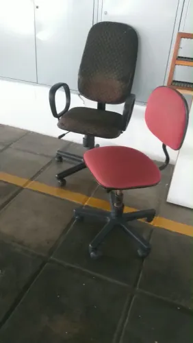 Duas cadeiras por 200