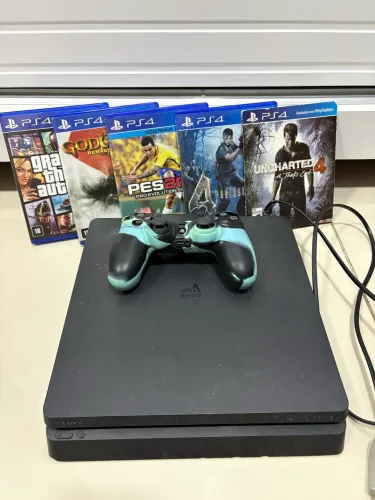 Ps4 com controle original e jogos 