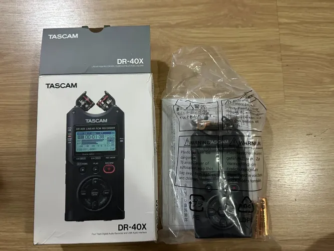 Microfone/Gravador Tascam DR-40X - Estado de Novo