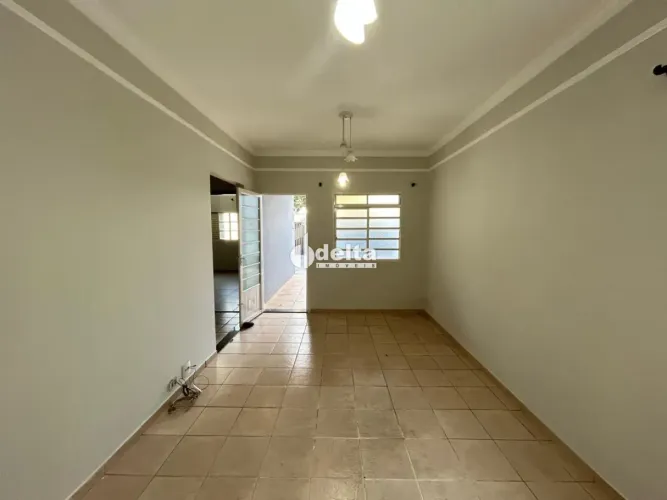 Casa residencial com 3 quartos sendo 1 suíte disponível para locação e venda no bairro Jar