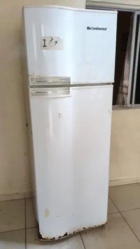 Geladeira com defeito