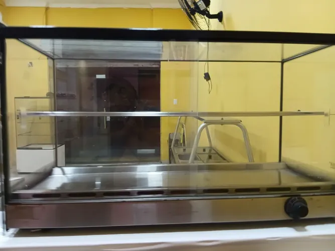 Vende-se vitrine de lanches