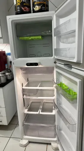 Geladeira Seminova Em Perfeito Estado!