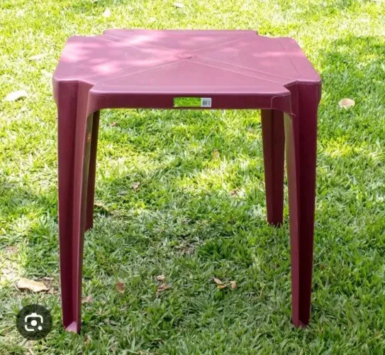 Mesa quadrada de plástico