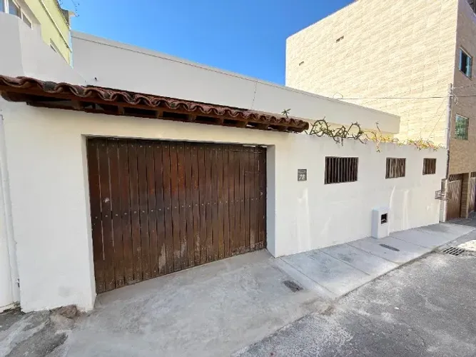 Alugo Casa Reformada no Centro de Vitória com 80m², 2 Quartos e 1 Vaga - R$ 3.400,00