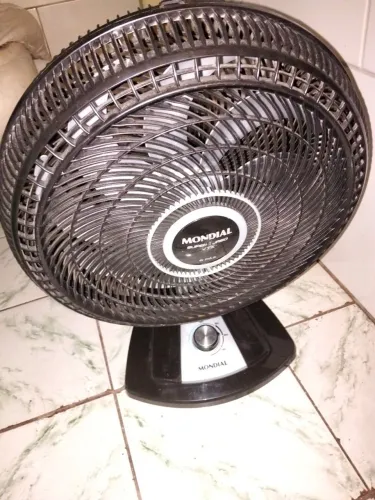 Ventilador mundial semi novo com pouco tempo de uso !