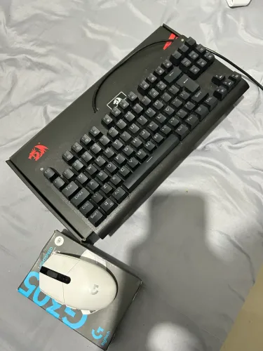 Kit Teclado e mouse gamer Logitech e redragon 