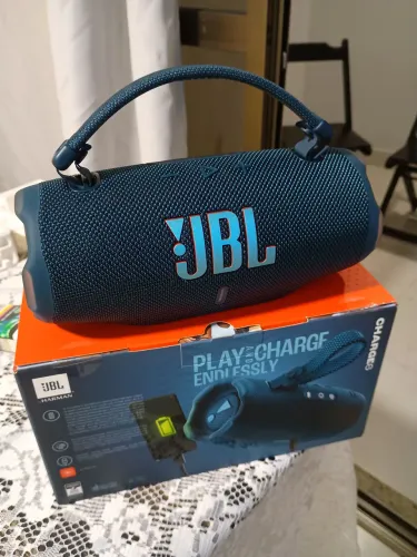 Caixa de som JBL Charge 6 com uma semana de uso