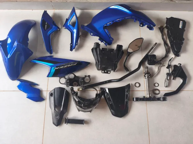 Peças e carenagem originais da fazer 250 2025