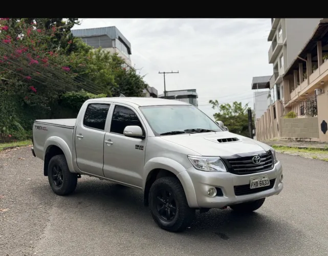 Toyota Hilux CD SRV D4-d 4X4 3.0 TDI Diesel AUT 2013