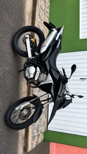 Honda XRE 300 2013 - Muito Conservada, Pronta para Rodar