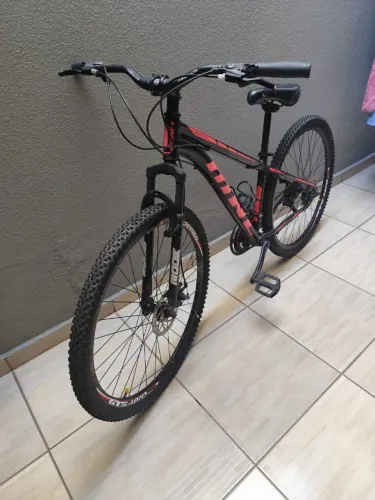 Bicicleta aro 29 - Com 21 marchas, freio a disco, semi novas R$1.000,00 cada