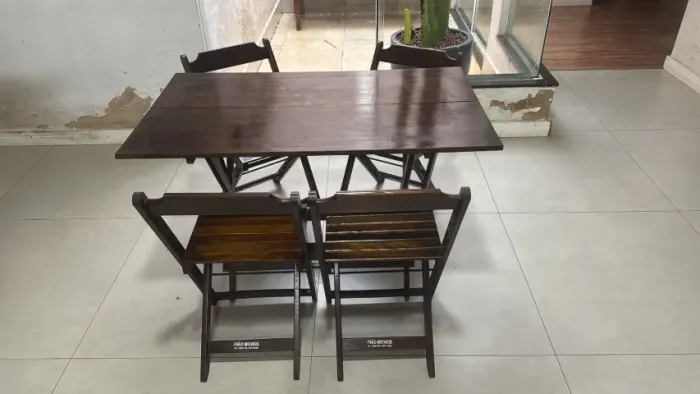 Mesa Dobrável de Madeira 1,20m + 4 Cadeiras Dobráveis | Estilo Bar/Bistrô | Excelente Esta