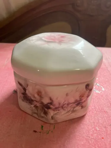 Lindo porta joia pintado a mão uma peça linda