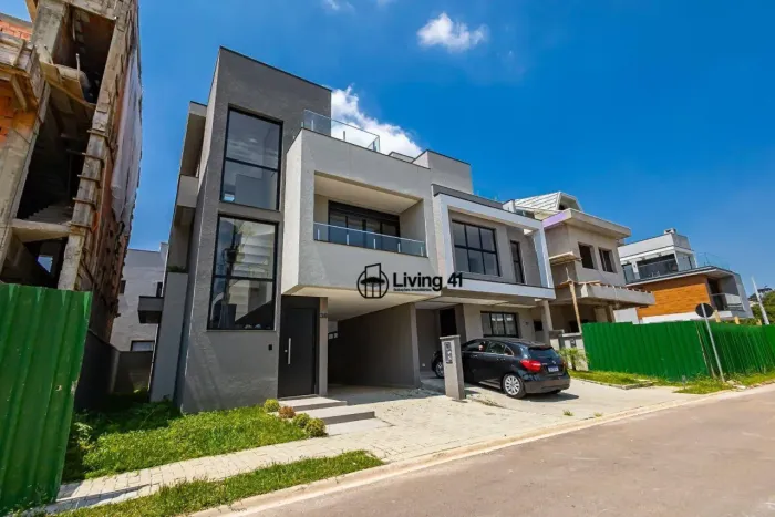 Casa em Condomínio Fechado no Santa Cândida | 3 Dormitórios(1 Suíte) | Jardim Privativo po
