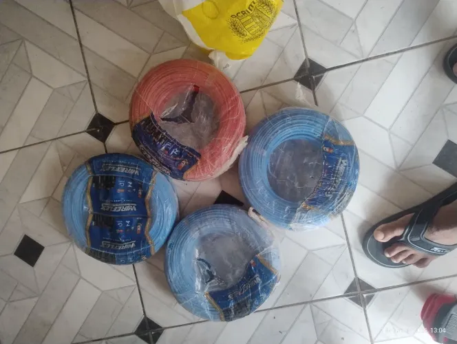 Vendo 4 rolos de fios de 4MM