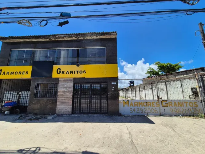 Comércio com loja térreo na Agamenon Magalhâes, próximo ao girador em Olinda com 375m2.