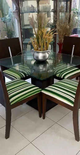 Mesa de Vidro com 4 Cadeiras de Madeira Maciça Novas