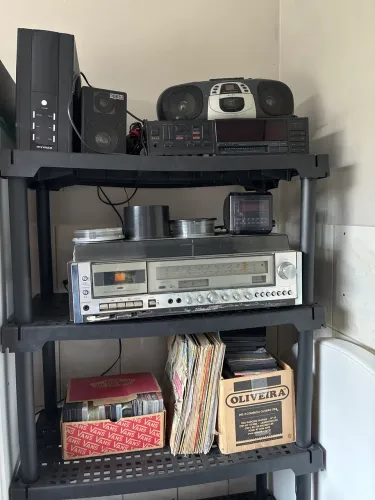 Eletrônicos antigos - Toca Disco, rádios, amplificador, caixa de som