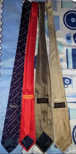 Kit 4 Gravatas Masculinas Originais (Salvatore Ferragamo, Tie Shop e +)