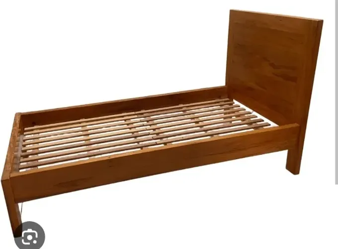 Cama de solteiro madeira (Usada)