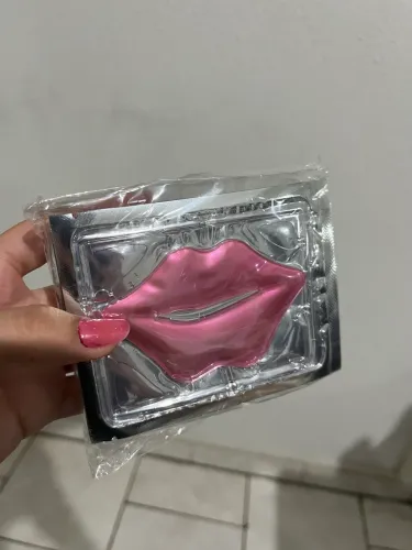 VENDO KIT MASCARA HIDRATANTE LABIAL LACRADA 40 unidades  Paguei 80 vendo por 50