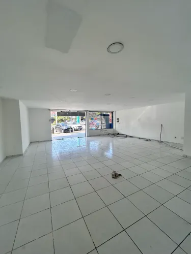 Ponto comercial na Av. Jerónimo de Albuquerque