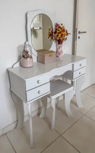 Penteadeira estilo retrô.