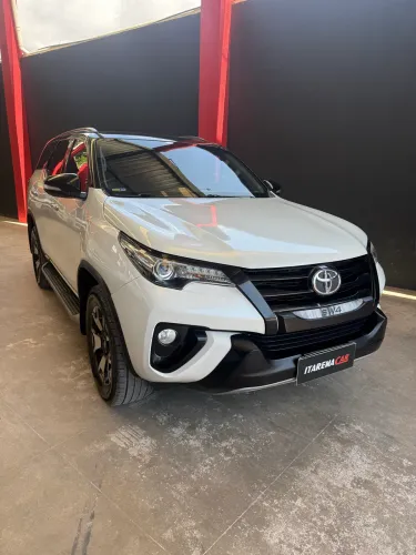 Toyota Hilux SW4 SRX 4X4 2.8 TDI 16V Dies. Aut. 2017