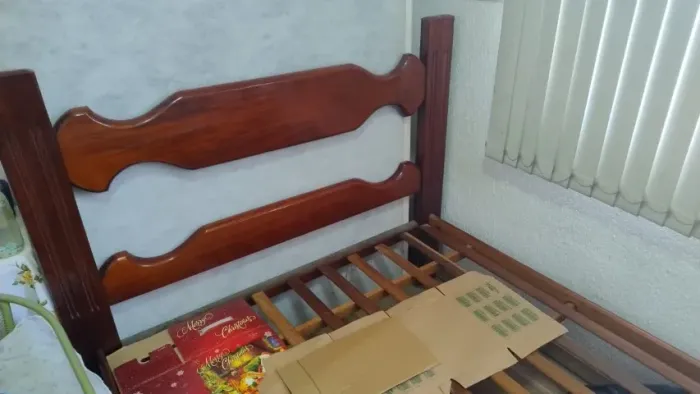 Cama de Casal de madeira maciça 1,88 x 1,38