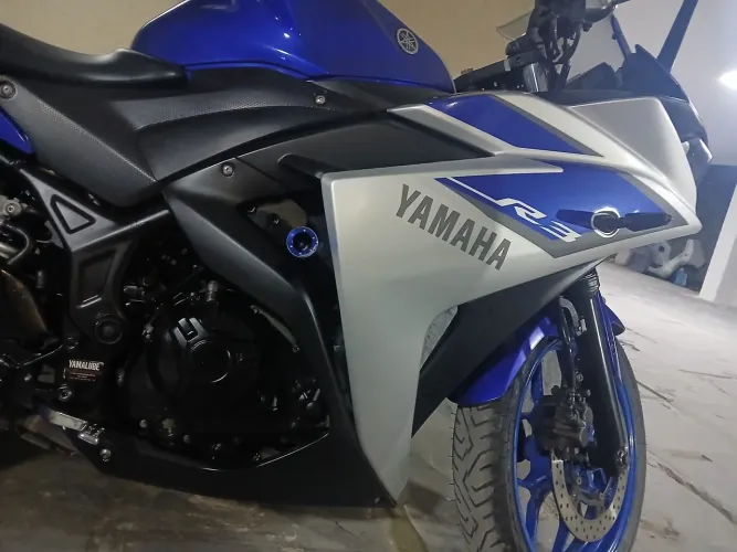 YAMAHA R3