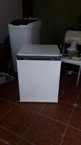 Frigobar Consul 80 litros funcionando perfeitamente.