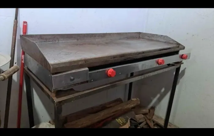 Chapa para hambúrguer e churrasco