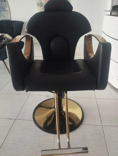 Cadeira de cabeleireiro reclinável com 6 meses de uso, motivo , viagem