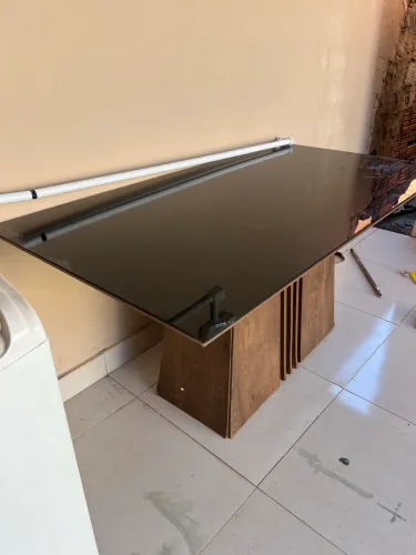 Mesa de jantar 6 pessoas, com um pequeno detalhe, somente a mesa