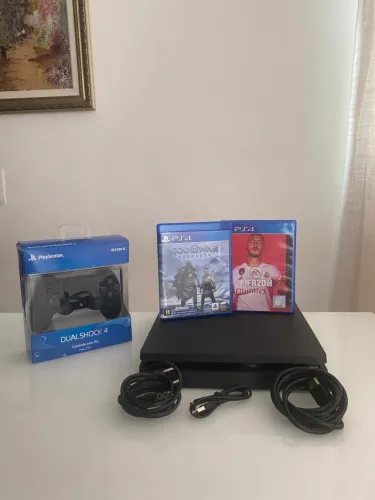 Playstation 4 + Controle Original na Caixa + God of War Ragnarök + FIFA 20