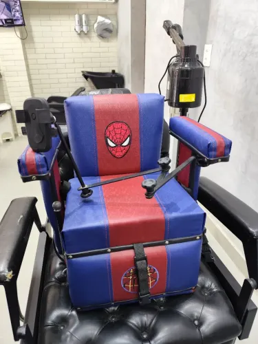 Vendo mini poltrona do homem aranha pra barbearia