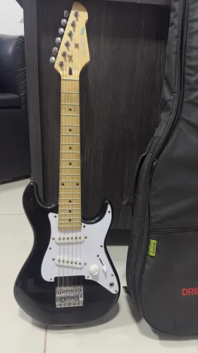 GUITARRA INFANTIL 