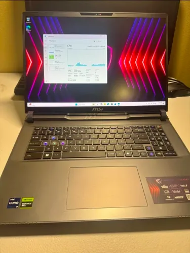 MSI Vector 17 HX i9 RTX 4070 32GB 1TB QHD 240Hz