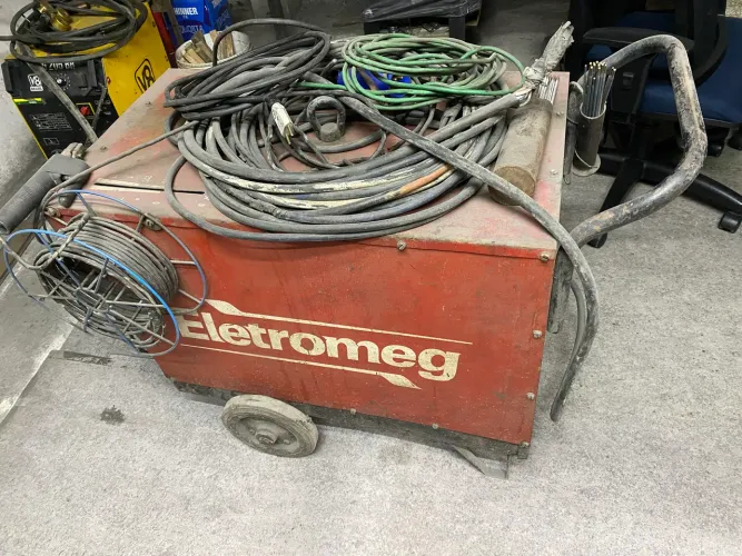 Máquina de solda retificadora eletromeg RT 425 trifásica 